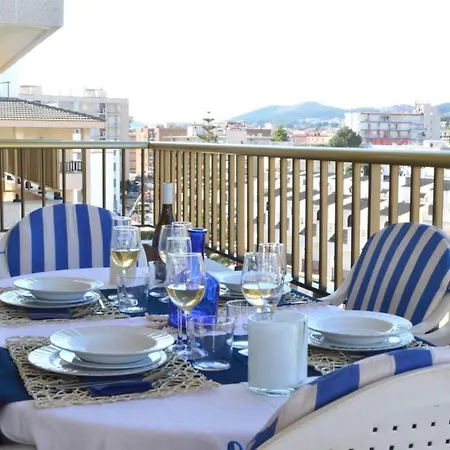 Seafront Amazing Terrace 2 Double & 2 Single Bed 库尼特
