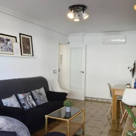 Seafront Amazing Terrace 2 Double & 2 Single Bed 公寓