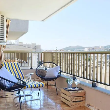 Seafront Amazing Terrace 2 Double & 2 Single Bed 公寓 *
