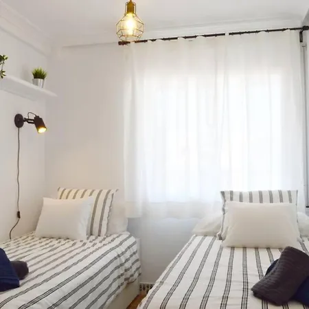 Seafront Amazing Terrace 2 Double & 2 Single Bed Apartment Cunit