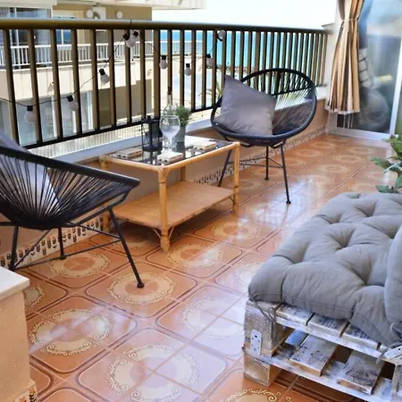Seafront Amazing Terrace 2 Double & 2 Single Bed *