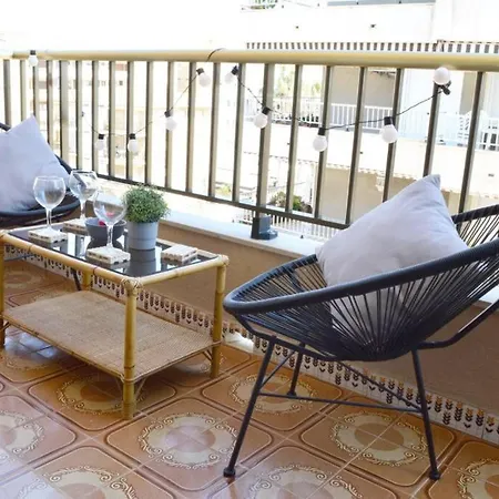 Seafront Amazing Terrace 2 Double & 2 Single Bed Apartment Cunit