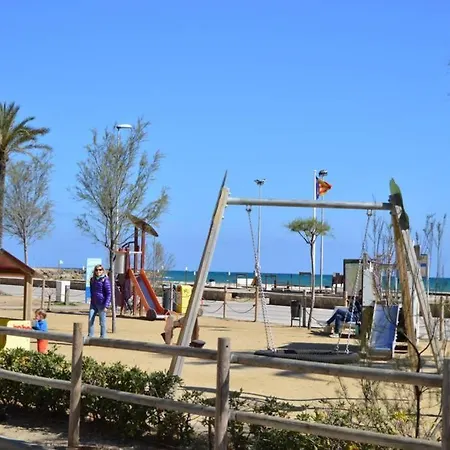 Seafront Amazing Terrace 2 Double & 2 Single Bed *