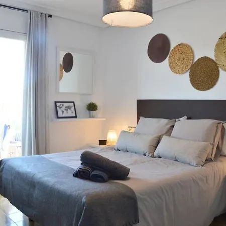 Seafront Amazing Terrace 2 Double & 2 Single Bed